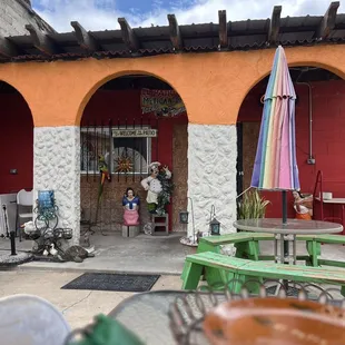 the outside of a mexican restaurant