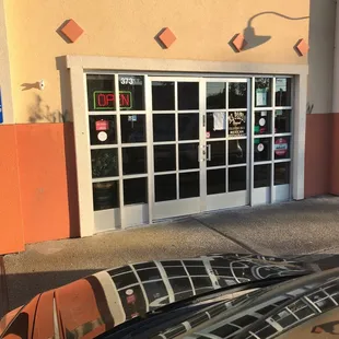 the outside of a restaurant