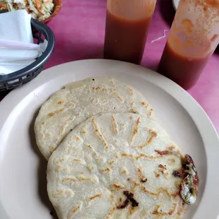 pupusas de queso con loroco