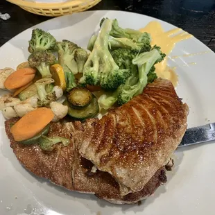 Grilled tuna with grilled vegetables