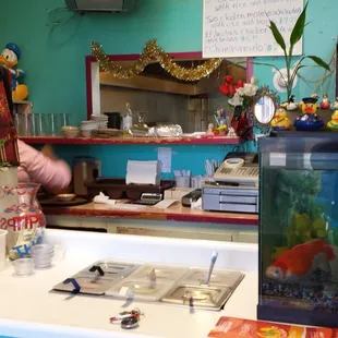 Only one person outside, one person in the kitchen, the wait is very long