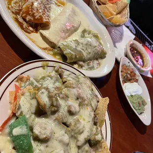 Chili verde nachos are delicious