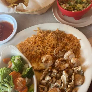 Shrimp chicken and veggies