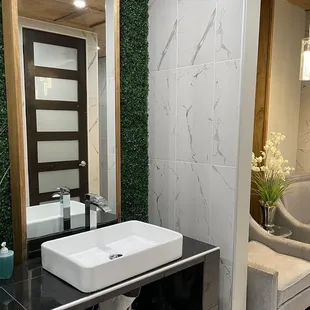 Really liked their decor. Here's the women's bathroom.