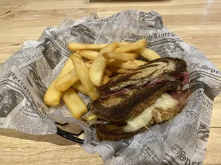 McCreary's Irish Pub & Eatery