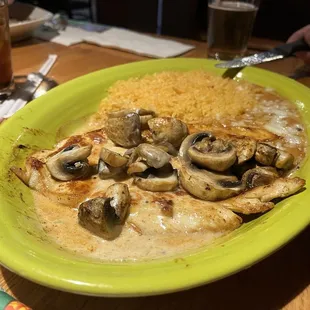 Chicken w/ mushrooms and rice