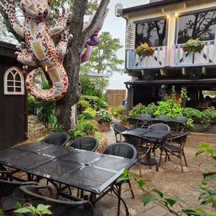 I love the decor outside