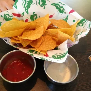 Free chips &amp; salsa/ sauce