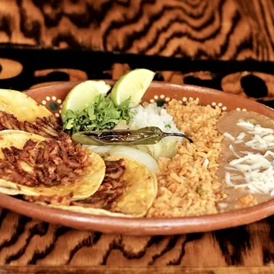 Pastor tacos o tacos de trompo