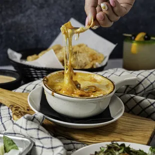 Queso Fundido con Chorizo