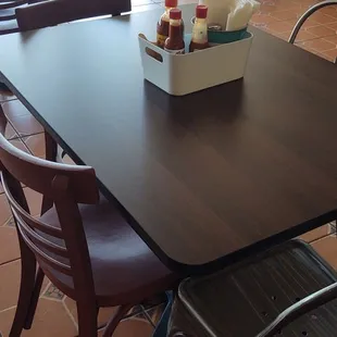 Absolutely spotless table and chairs!!!!!