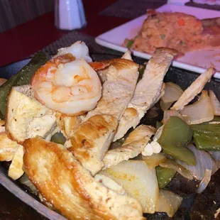 Chicken &amp; Shrimp Fajitas..... no flavor at allllllll