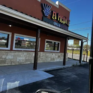 the outside of the restaurant