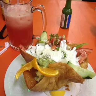 Tostada De pollo y agua De Sandia!