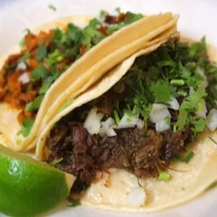 Taco de chorizo y taco de barbacoa!!