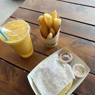Passionfruit juice, Yuca Fries, Arepa (beef)