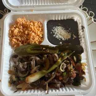 Bistec a la mexicana platter
