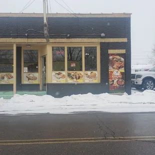 the outside of a restaurant