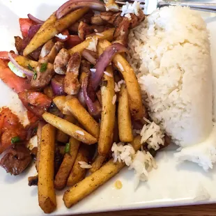 Saltado De Pollo
