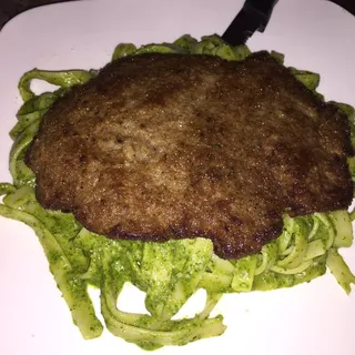 Tallarin Verde con Bistec Apanado
