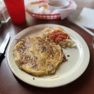 Pupusa (cheese and pork)