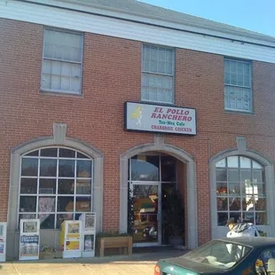 The food inside is MONEY. Seriously, this building must have been a BANK at one time from the boarded up drivethru teller window