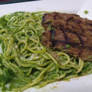 30. Tallarin Verde con Bisteck