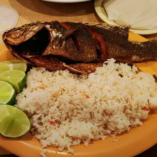 Mojarra frita rice only - no taste at all