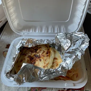 Pollo con Queso Pupusas
