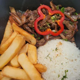 Lomo Saltado in to go container beef.