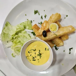 Yuca frita huancaina