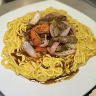 Tallarin a la Huancaina con Lomo