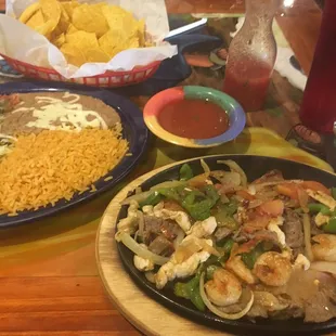 Jalisco fajitas with all the fixings.