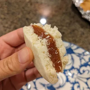 Raspberry alfajores