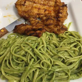 Tallarin Verde con Pollo a la Parrilla