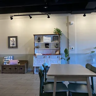 Relaxing decor.
