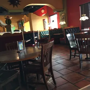 Nobody else here on Sunday before Memorial Day.  So why did it take 15 minutes for server to take order?