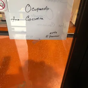 Desesperadamente necesitan un cocinera ahorita sabe a mierda la comida