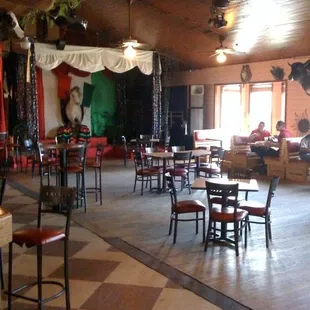 El Potrero dining area