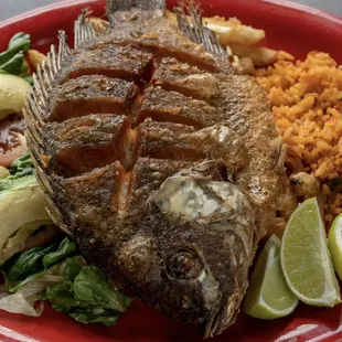 Mojarra frita!
fried Tilapia