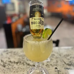 a margarita in a glass