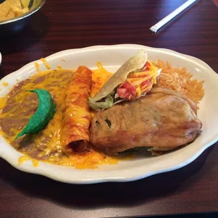 The #19 Chiles rellenos platter.