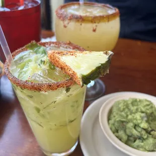 So fresh, a margarita in the back and a pina brava!!!