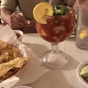 Vuelve a la vida shrimp cocktail