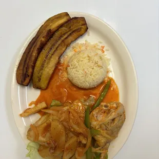 Pollo Guisado(con plátanos fritos)