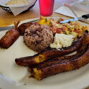 Platanos con Juevos y Corizo.