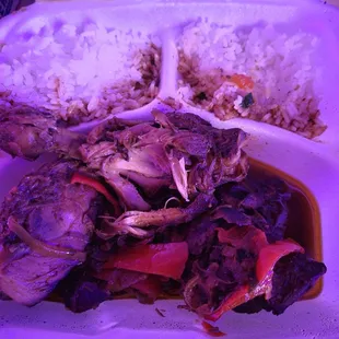 Chicken with white rice.