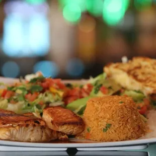 "SALMON ALA PLANCHA"