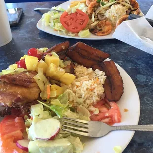 Caribeño chicken and sharp plate