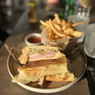 CUBAN SANDWICH